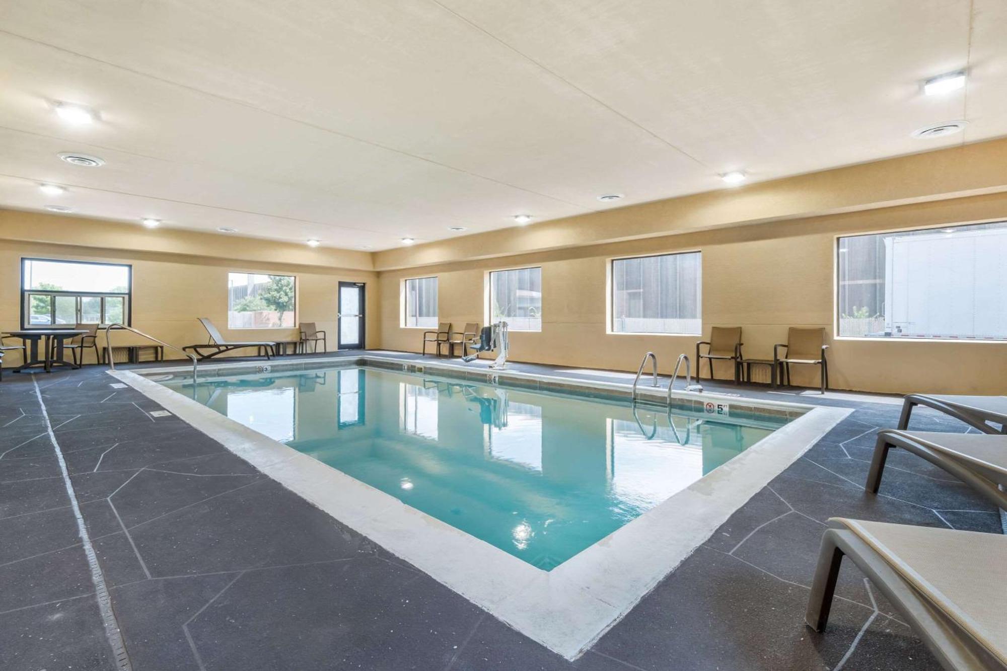 Comfort Suites Louisville Airport Zewnętrze zdjęcie
